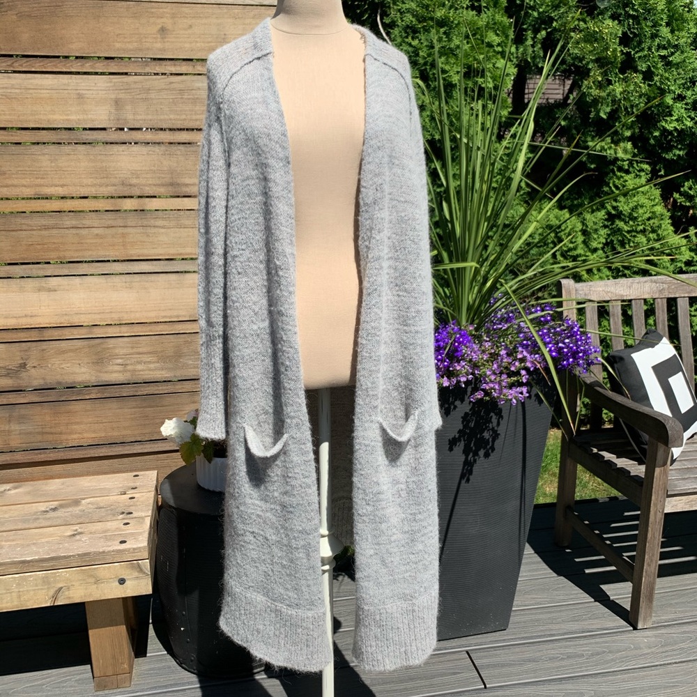 ✨SOLD✨ Free people grey cardigan